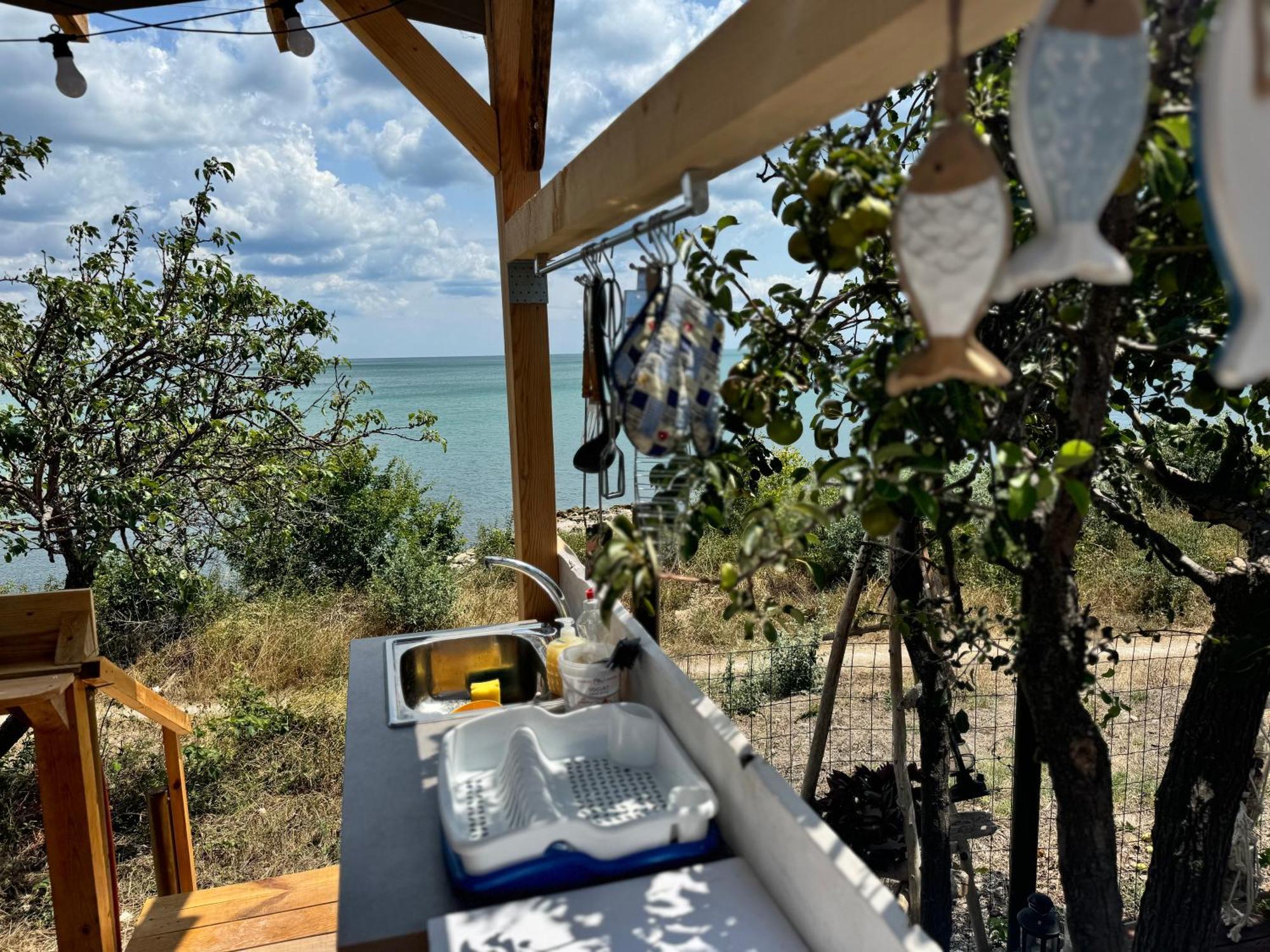 Karavana Tropicana Varna Bagian luar foto