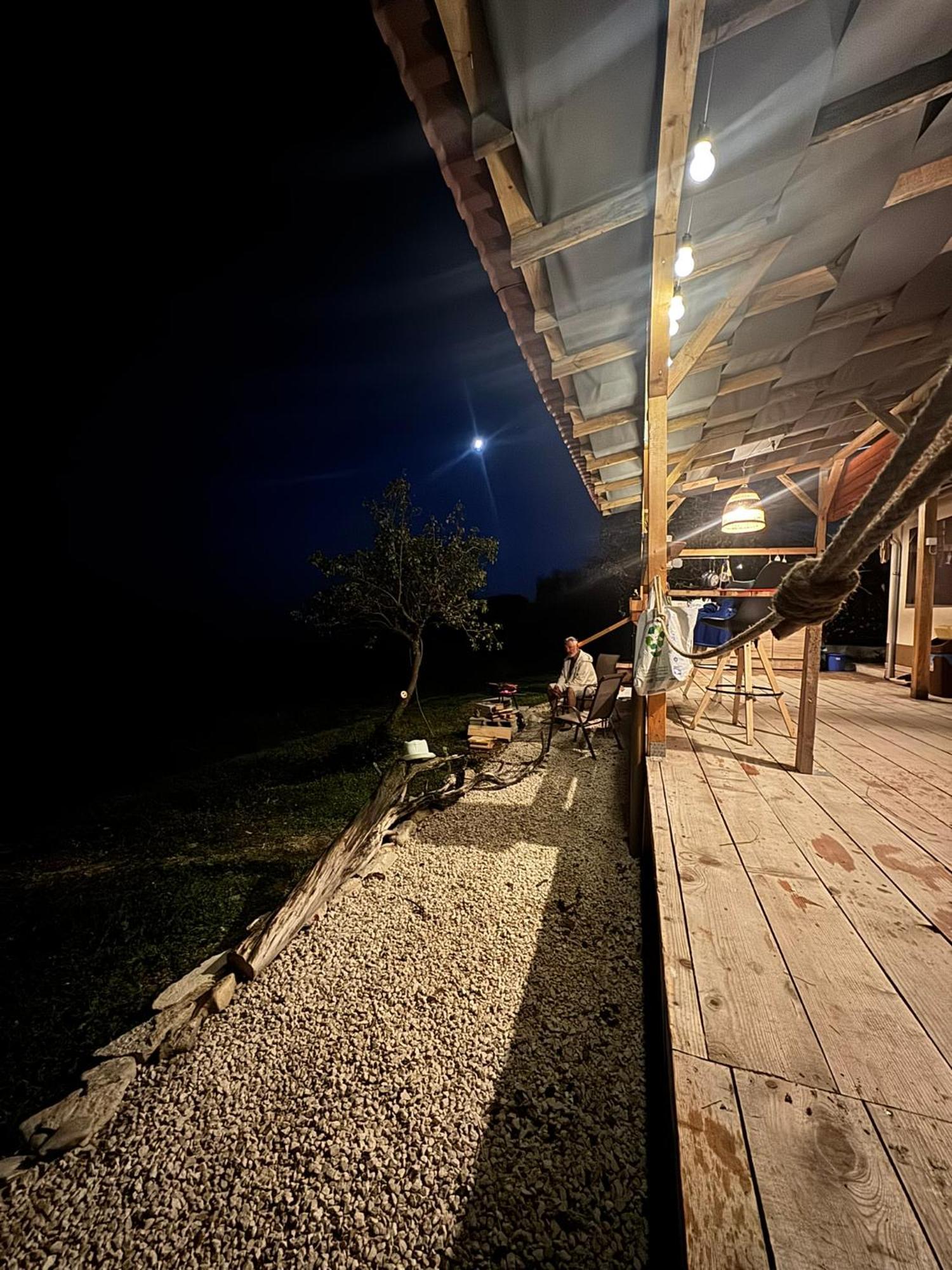 Karavana Tropicana Varna Bagian luar foto