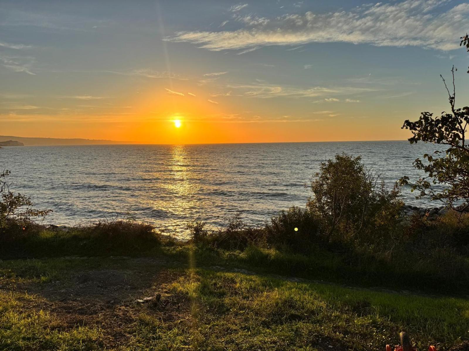 Karavana Tropicana Varna Bagian luar foto